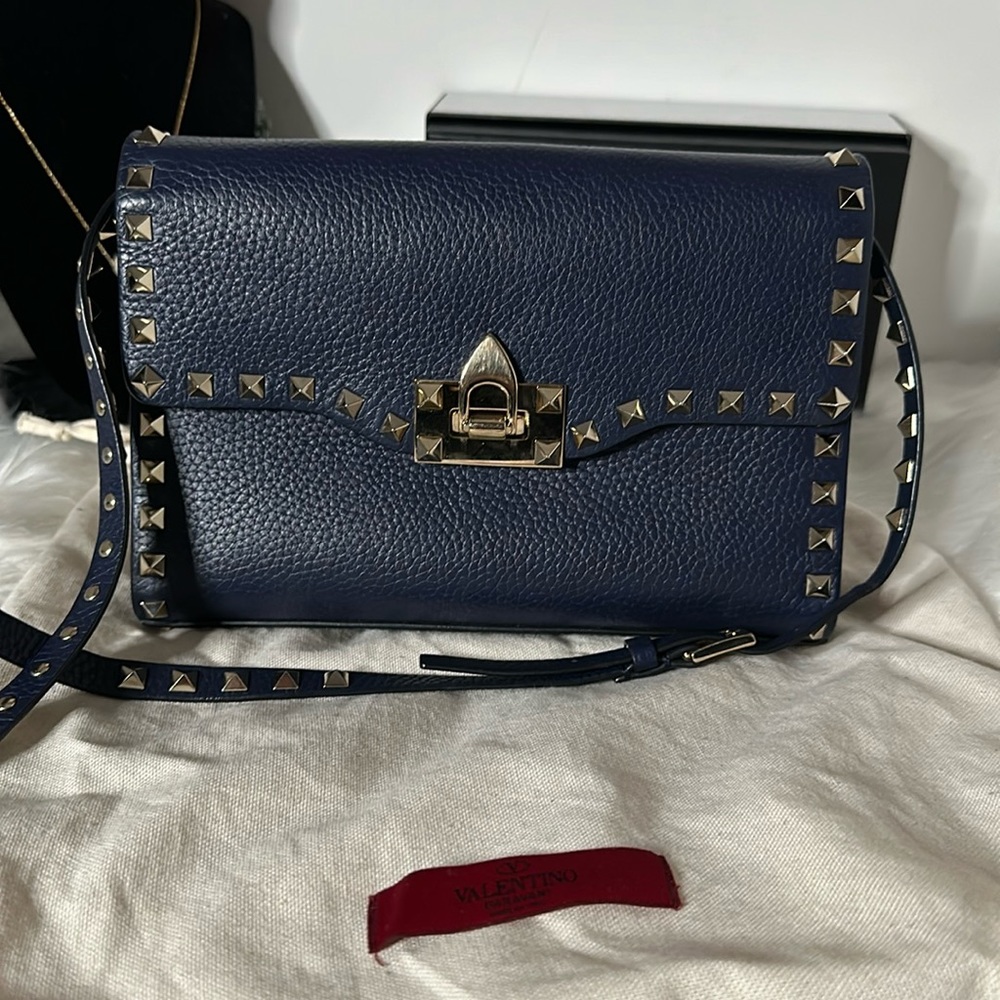 Authentic Valentino Garavani Rockstud Grainy Calfskin Leather Crossbody Bag